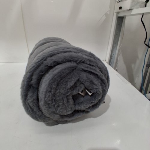 BETTER HOMES & GARDENS FAUX FUR OVERSIZED THROW - 50" X 72" - GRAY image 4