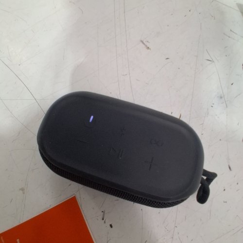 ONN. SMALL BLUETOOTH RUGGED SPEAKER WITH PARTY SYNC MODE - UP TO 10 HOURS OF PLAYTIME - GREY (MODEL: AAGRY100081918) image 2