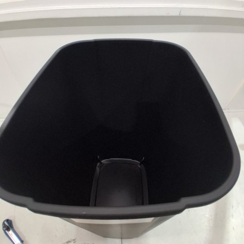 BRIGHTROOM PIVOT LID WASTEBASKET - 13.3 GAL/50 L - BLACK image 4