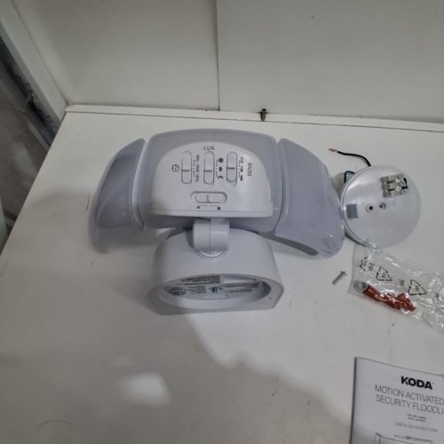KODA MOTION-ACTIVATED LED SECURITY FLOOD LIGHT - 4800LM - WHITE (MODEL: 1938035/LM030878) image 3