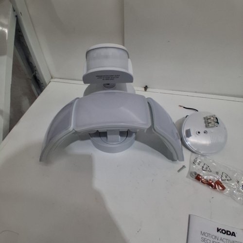 KODA MOTION-ACTIVATED LED SECURITY FLOOD LIGHT - 4800LM - WHITE (MODEL: 1938035/LM030878) image 4