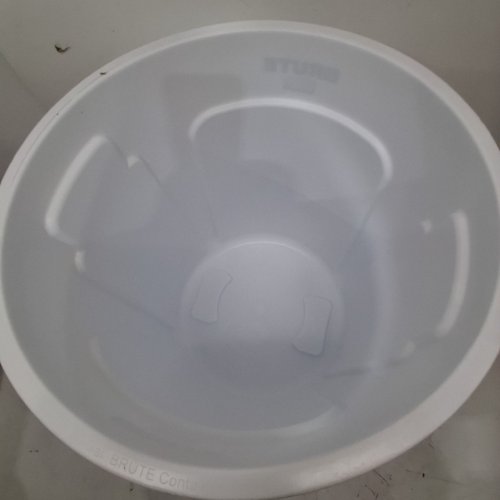 RUBBERMAID BRUTE COMMERCIAL TRASH CAN - 10 GALLON - WHITE (MODEL: FG261000WHT) image 3