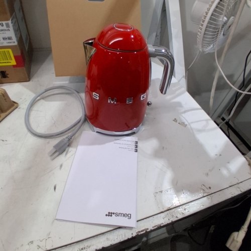 SMEG RETRO-STYLE ELECTRIC KETTLE - 3 CUP - RED (MODEL: KLF05RDUS) image 3