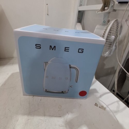 SMEG RETRO-STYLE ELECTRIC KETTLE - 3 CUP - RED (MODEL: KLF05RDUS) image 5