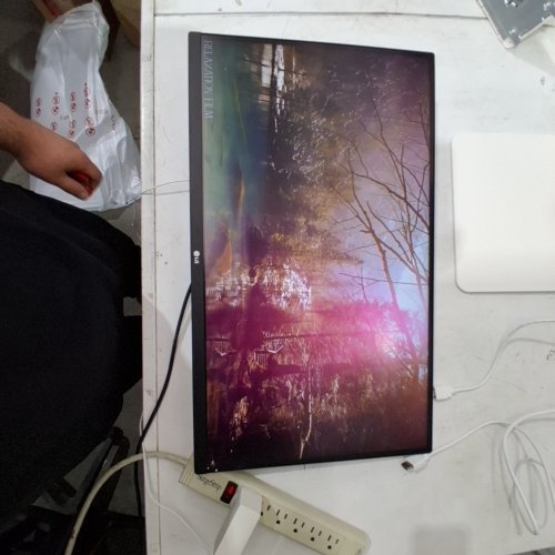 LG ULTRAFINE 4K UHD MONITOR - 27" | 4K | 5MS DELAY | IPS - WHITE (MODEL: 27US550-W) image 2