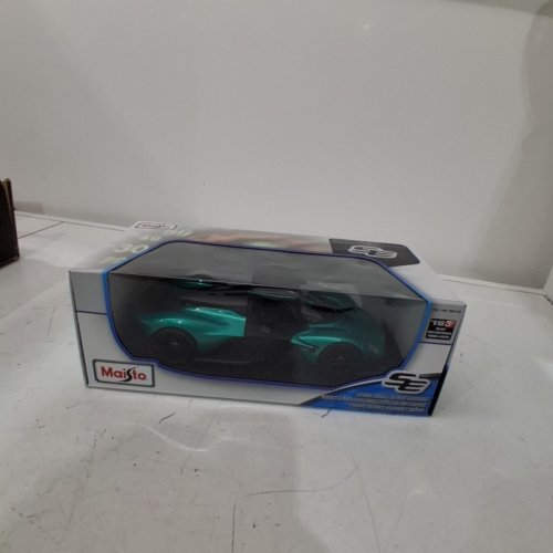 MAISTO SE 2022 ASTON MARTIN VALKYRIE - 1:18 - GREEN (MODEL:9897765) image 2