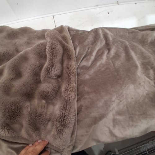 HOUSE & HOME BY LYNDA REEVES LUXE FAUX FUR THROW - 60" X 70" - BROWN (MODEL:6536972) image 4