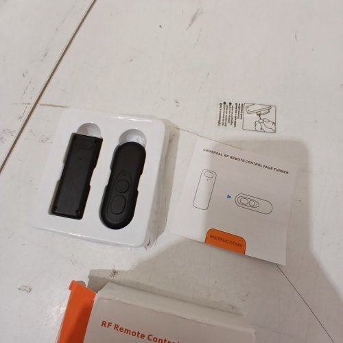 E-READER KINDLE PAGE TURNER WITH REMOTE - BLACK image 3