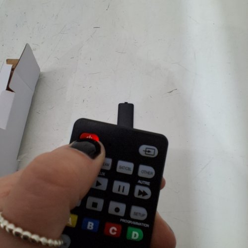ONN. 4-DEVICE UNIVERSAL REMOTE CONTROL - COMPATIBLE WITH ALL MAJOR BRANDS - BLACK image 2
