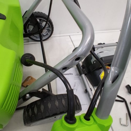 GREENWORKS 13 AMP 20" CORDED SNOW THROWER - GREEN/BLACK (MODEL: 2600502) image 4
