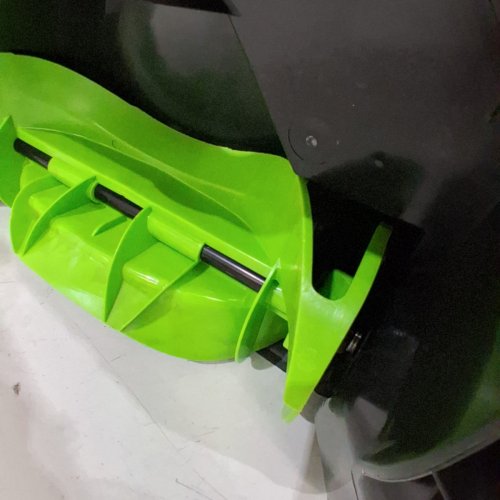 GREENWORKS 13 AMP 20" CORDED SNOW THROWER - GREEN/BLACK (MODEL: 2600502) image 5