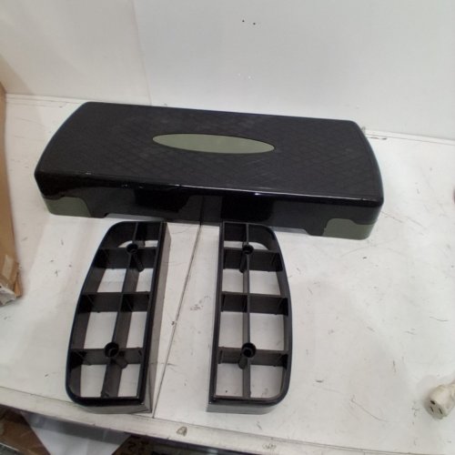 AMAZON BASICS ADJUSTABLE AEROBIC EXERCISE STEP PLATFORM - 27" X 11" X 6" - BLACK/GREY image 2