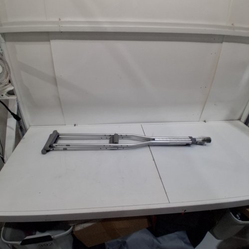 MEDLINE GUARDIAN STANDARD ALUMINUM ADJUSTABLE CRUTCHES - 5.2FT TO 5.10FT - ALUMINUM (MODEL: MDSV80535) image 2