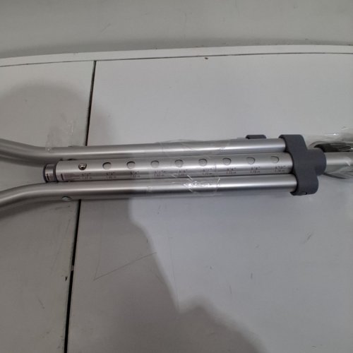 MEDLINE GUARDIAN STANDARD ALUMINUM ADJUSTABLE CRUTCHES - 5.2FT TO 5.10FT - ALUMINUM (MODEL: MDSV80535) image 4