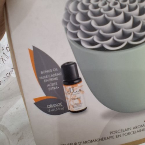 HOMEDICS ELLIA IN BLOOM PORCELAIN AROMA DIFFUSER - BONUS 15ML ORANGE OIL - WHITE/GREEN/BROWN (MODEL:ARM-P250GR-EO9) image 3