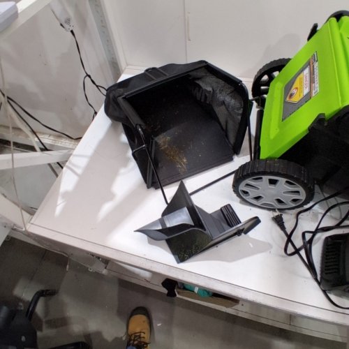 GREENWORKS ELECTRIC CORDLESS LAWN MOWER WITH CHARGER - 40V - 14" - GREEN (MODEL: LMF334) image 5