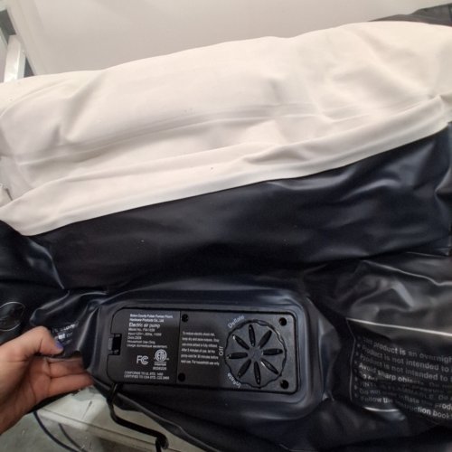 COMMOUDS AIR MATTRESS WITH BUILT-IN PUMP - 18" - QUEEN - BLACK/WHITE (MODEL: ‎C-AM-QUEEN-18) image 2