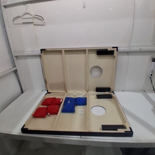 AMAZONBASICS WOODEN CORNHOLE SET image 2