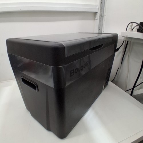 BOUGERV PORTABLE REFRIGERATOR / FREEZER FOR TRUCK, VAN, JEEP, CAMPER ETC. WITH REMOVEABLE DIVIDER - 12/24V DC WALL PLUG AND CAR CHARGER ADAPTER - 30 QUART - BLACK (MODEL:CR28) image 5
