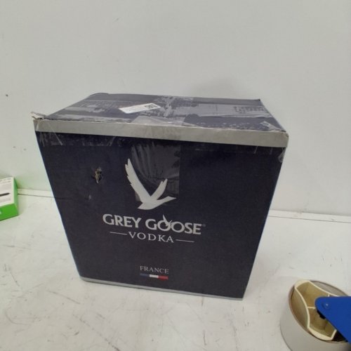 GREY GOOSE 30TH ANNIVERSARY GOOSE-SHAPED GLASS BOTTLE - 350 ML CAPACITY - CLEAR image 5