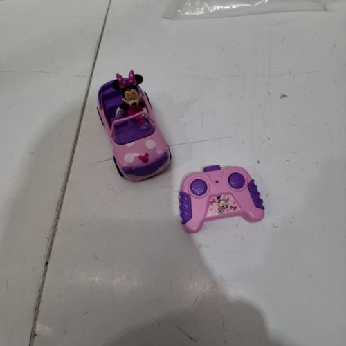FISHER PRICE DISNEY'S MICKEY AND THE ROADSTER RACERS; MINNIE MOUSE'S DIE-CAST BOW-TASTIC BOW-MOBILE image 3
