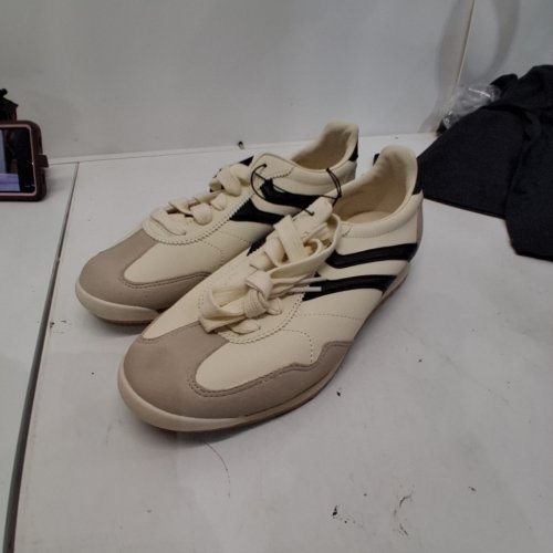 WOMENS NO BOUNDARIES SNEAKERS - 8 - CREAM, TAUPE AND BLACK image 4