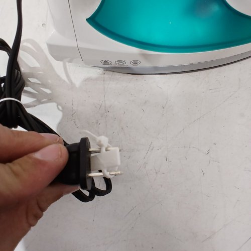 BLACK+DECKER LIGHT N EASY STEAM IRON WITH NONSTICK SOLEPLATE - 1200W - TEAL (MODEL: IR0820C) image 3