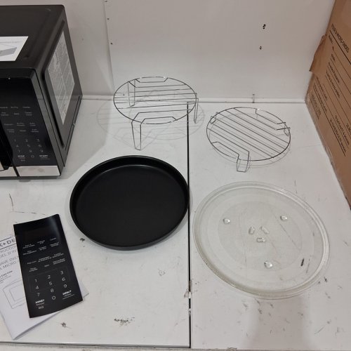 BLACK+DECKER 5-IN-1 MICROWAVE OVEN WITH AIR FRY- BLACK (MODEL: ES9P032NA-CA) image 5