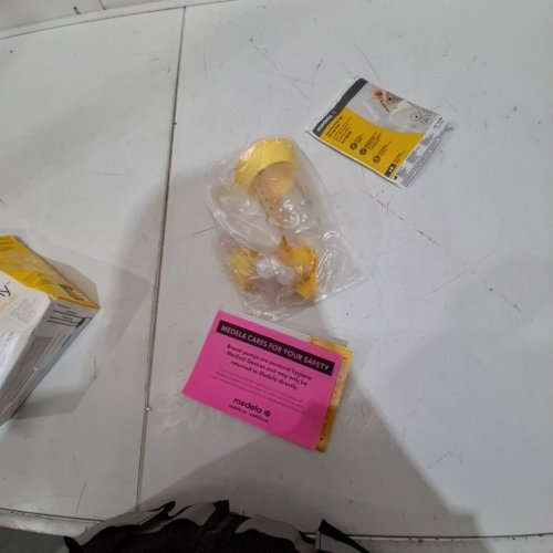 MEDELA MANUAL HARMONY BREAST PUMP - YELLOW image 2