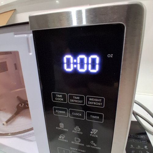 CHEFMAN COUNTERTOP MICROWAVE OVEN - 31 L (1.1 CU. FT) -STAINLESS STEEL (MODEL: RJ55-SS-11-CK-CA) image 2