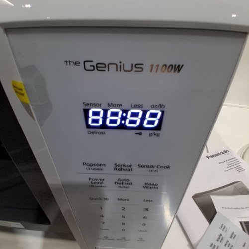 PANASONIC "THE GENIUS" MICROWAVE OVEN - 1.3 CUBIC FEET/1100 WATTS - WHITE - (NN-SG676W) image 2