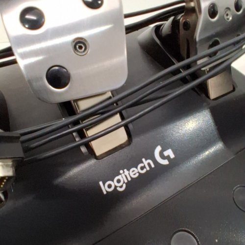 LOGITECH G29 DRIVING FORCE RACE WHEEL [COMPATIBLE WITH PS3/PS4] image 4