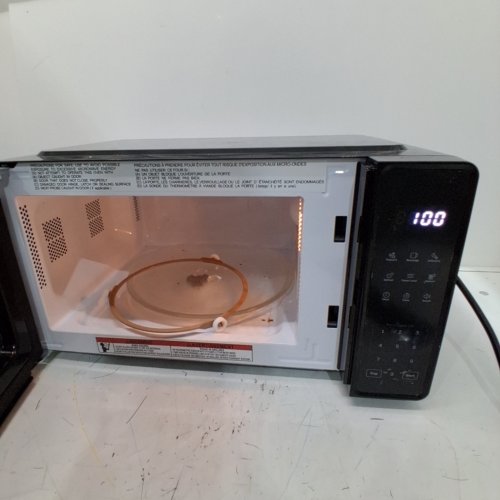 CHEFMAN COUNTERTOP MICROWAVE OVEN - 0.7 CU.FT. - BLACK (MODEL: RJ55-7-V2-CA) image 2