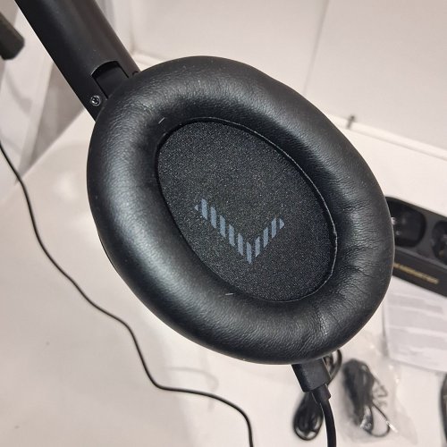 MONSTER TVLINK 300 WIRELESS HEADPHONES WITH TRANSMITTER CHARGING BASE - BLACK (MODEL: MH22258) image 4