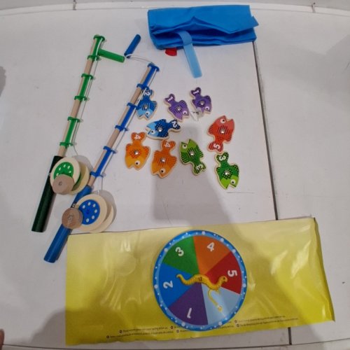 MELISSA AND DOUG CATCH AND COUNT FISHING GAME, WOODE, MAGNETIC. image 2