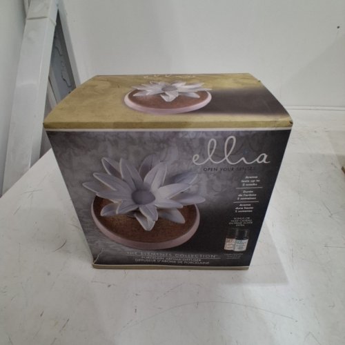 ELLIA CALM WATERS PORCELAIN AROMATHERAPY DIFFUSER SET WITH ESSENTIAL OILS - 15 ML - PINK AND WHITE (MODEL:ARM-P240PK-EO10) image 2
