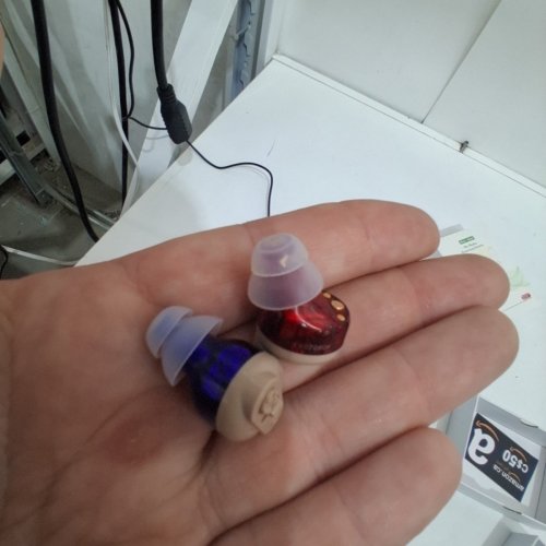 AIR CONDUCTION HEARING AIDS WITH VOLUME CONTROL AND CHARGING CASE - RED/BLUE (MODEL: HYK-V1) image 5