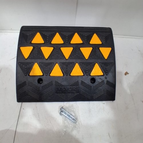 VEVOR NON-SLIP HIGH-VISIBILITY RUBBER CURB RAMP - 6" X 14.5" X 19.5"- BLACK/YELLOW (MODEL: KR-05) image 2