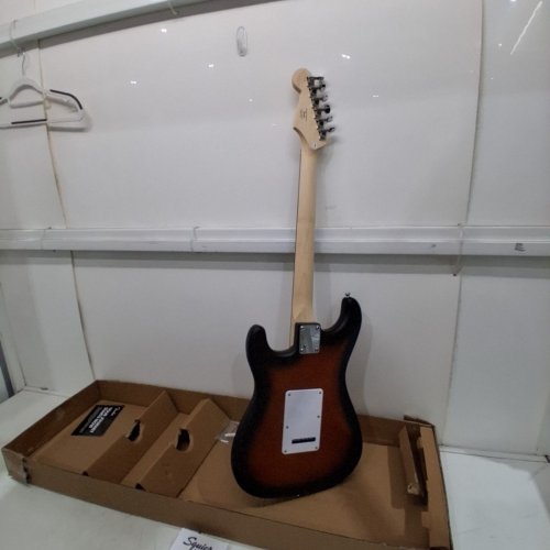 SQUIER FENDER CLASSIC VIBE 60FTS 6-STRING STRATOCASTER ELECTRIC GUITAR - 38" - 3 COLOR SUNBURST image 4