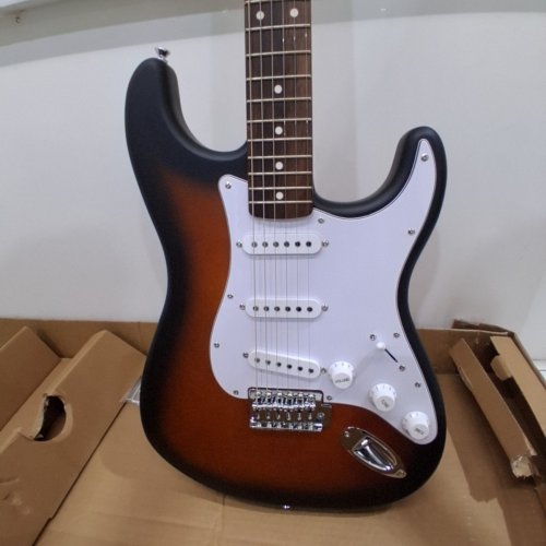 SQUIER FENDER CLASSIC VIBE 60FTS 6-STRING STRATOCASTER ELECTRIC GUITAR - 38" - 3 COLOR SUNBURST image 6