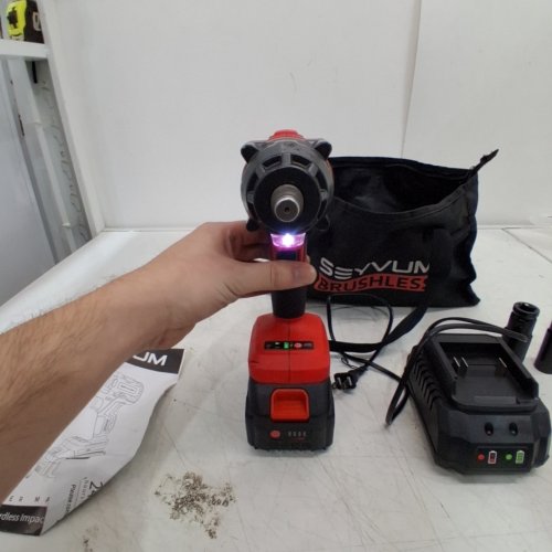 SEYVUM CORDLESS BRUSHLESS IMPACT WRENCH WITH BATTERY - 21V - RED/BLACK (MODEL: IW-BL12) image 2