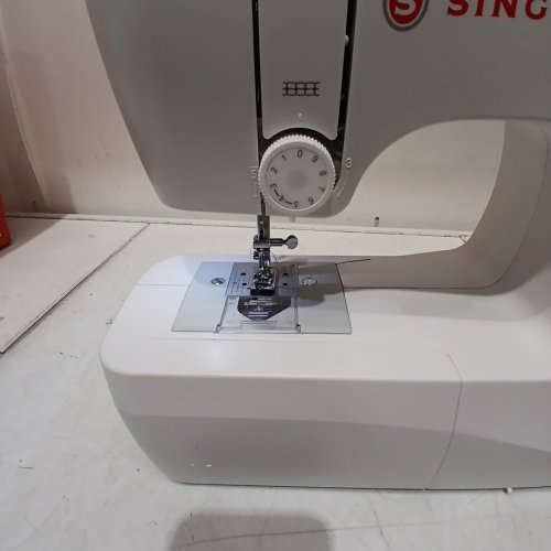 SINGER LIGHTWEIGHT & PORTABLE SEWING MACHINE WITH 45 STITCH APPLICATIONS - WHITE - (MODEL: M1150) image 2