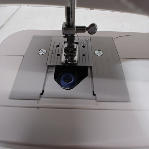 SINGER LIGHTWEIGHT & PORTABLE SEWING MACHINE WITH 45 STITCH APPLICATIONS - WHITE - (MODEL: M1150) image 4