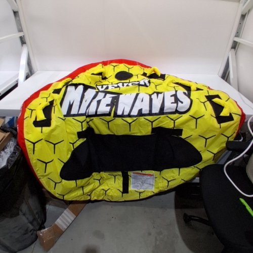VEVOR MAKE WAVES TOWABLE TUBE FOR BOATING - 1 TO 3 RIDERS - 60" - RED/YELLOW (MODEL: SS-1003) image 2