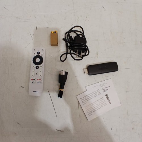 ONN. GOOGLE TV STREAMING DEVICE WITH VOICE CONTROL - 2K FULL HD - BLACK (MODEL: 100133520) image 2