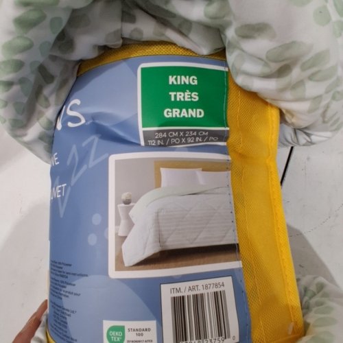 SIMMONS DOWN ALTERNATIVE BLANKET - KING SIZE - 112" X 92" - GREEN/BLUE/WHITE - (STYLE: 1877854) image 4