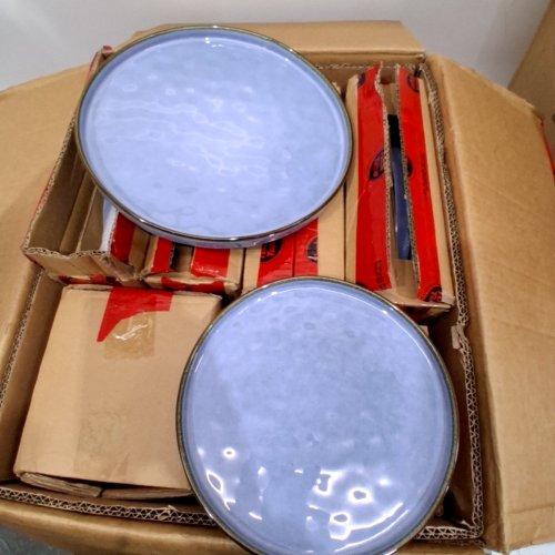 24PC HAWARE STONEWARE DINNERWARE SET - ASSORTED SIZE - BLUE image 3