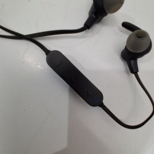 ONN. BLUETOOTH IN-EAR WIRELESS HEADPHONES - BLACK image 2