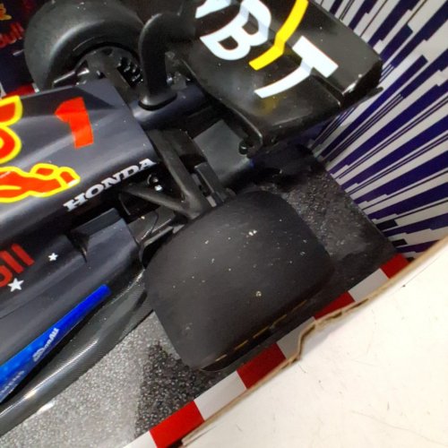 MAISTO TECH FORMULA 1 ONE MAX VERSTAPPEN #1 ORACLE REDBULL CAR - 1:10 SCALE - BLACK/RED (MODEL: 1739888) image 5