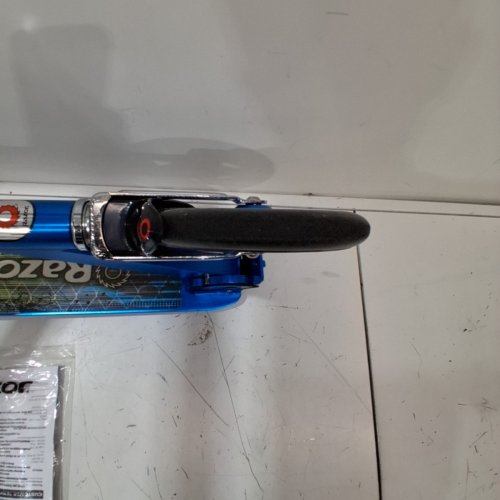 RAZOR A5 LUX SCOOTER WITH KICKSTAND - 35"X21"X41" - BLUE (MODEL#: 13013243) image 3
